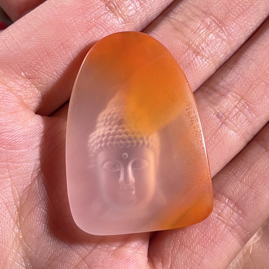 南红玛瑙滴水洞 大日如来未镶嵌艾***尔