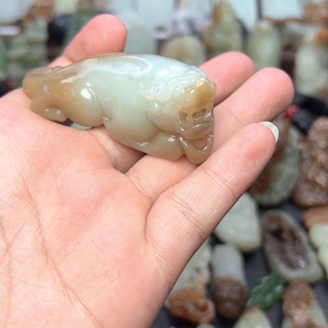 和田玉未镶嵌把件