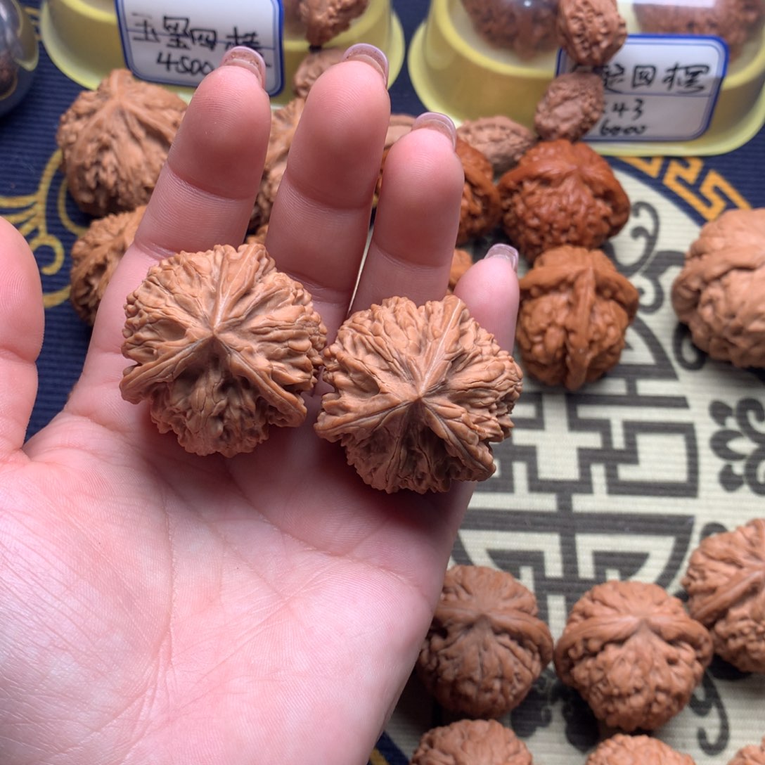 文玩核桃吊坠文山38