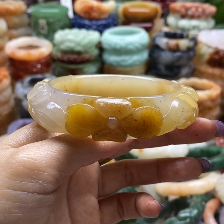 石英岩玉未镶嵌手镯圈口60