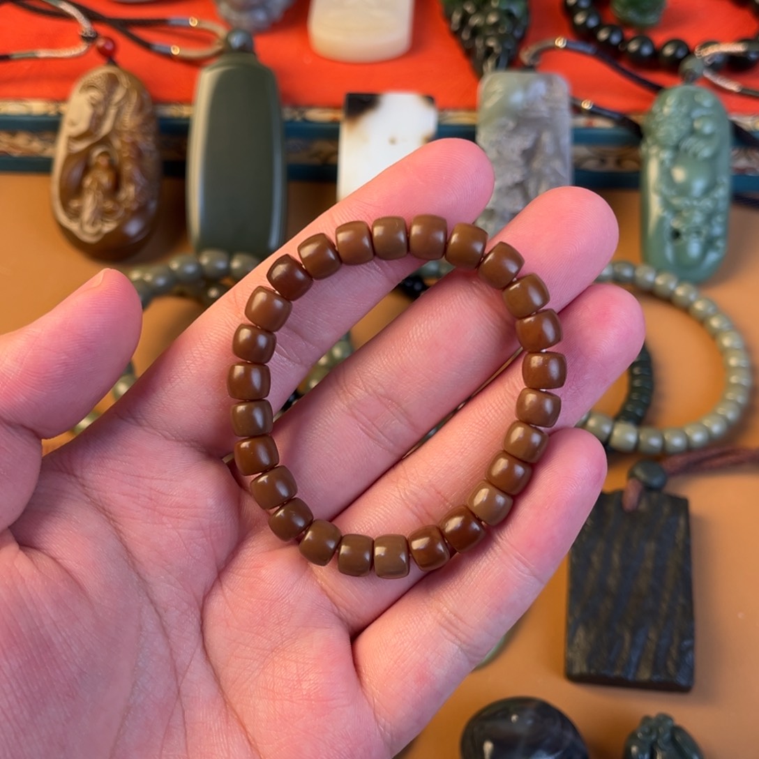 和田玉手链未镶嵌鸿****?