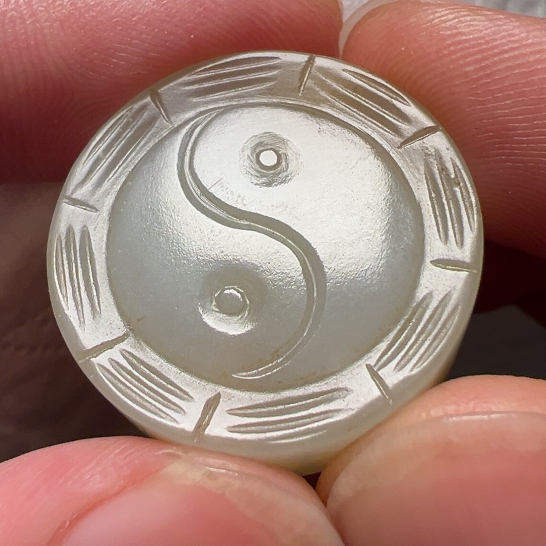 栗***皓和田玉未镶嵌挂件