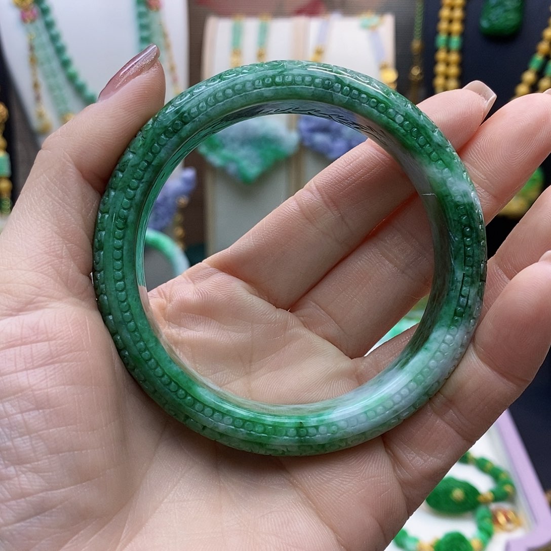 翡翠颈饰未镶嵌天然