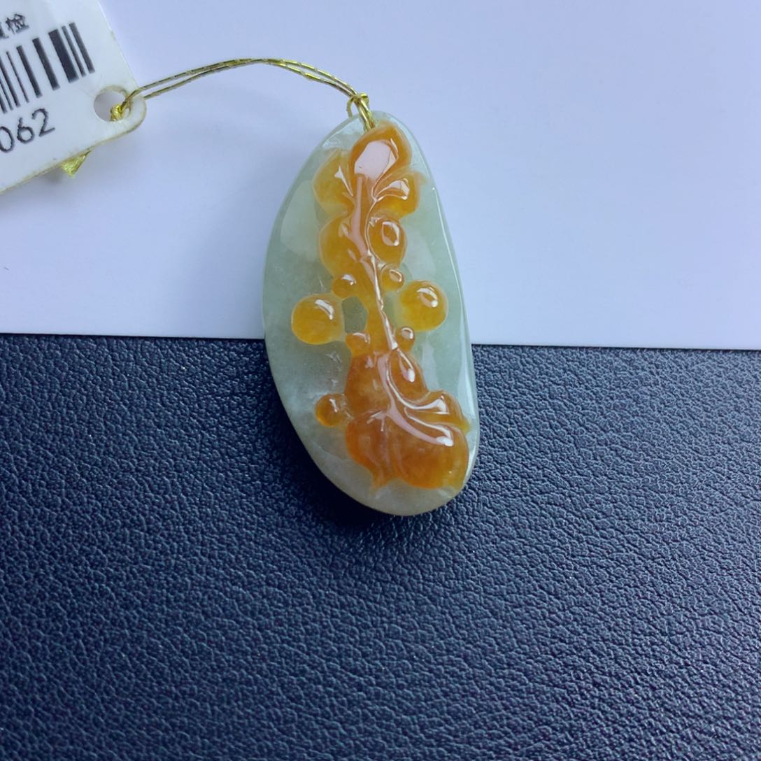 翡翠颈饰未镶嵌鱼