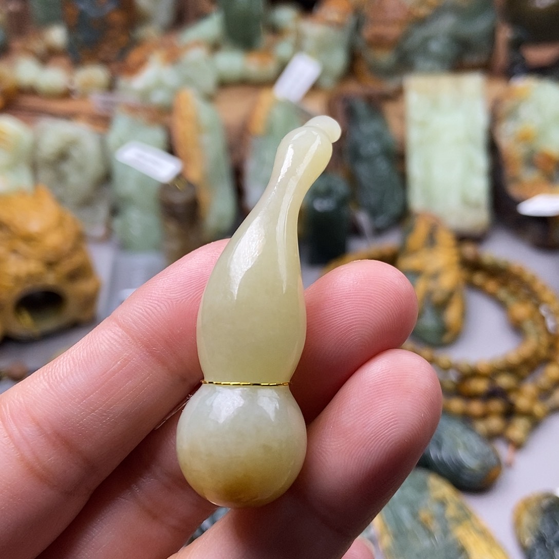 岫岩老玉（透闪石质玉）挂坠未镶嵌