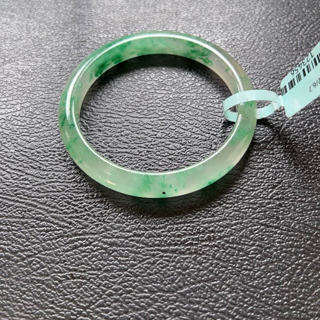 石英质玉（非洲翠）未镶嵌手镯