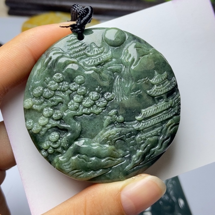 翡翠颈饰未镶嵌翡翠