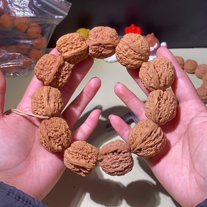 文玩核桃手串……12