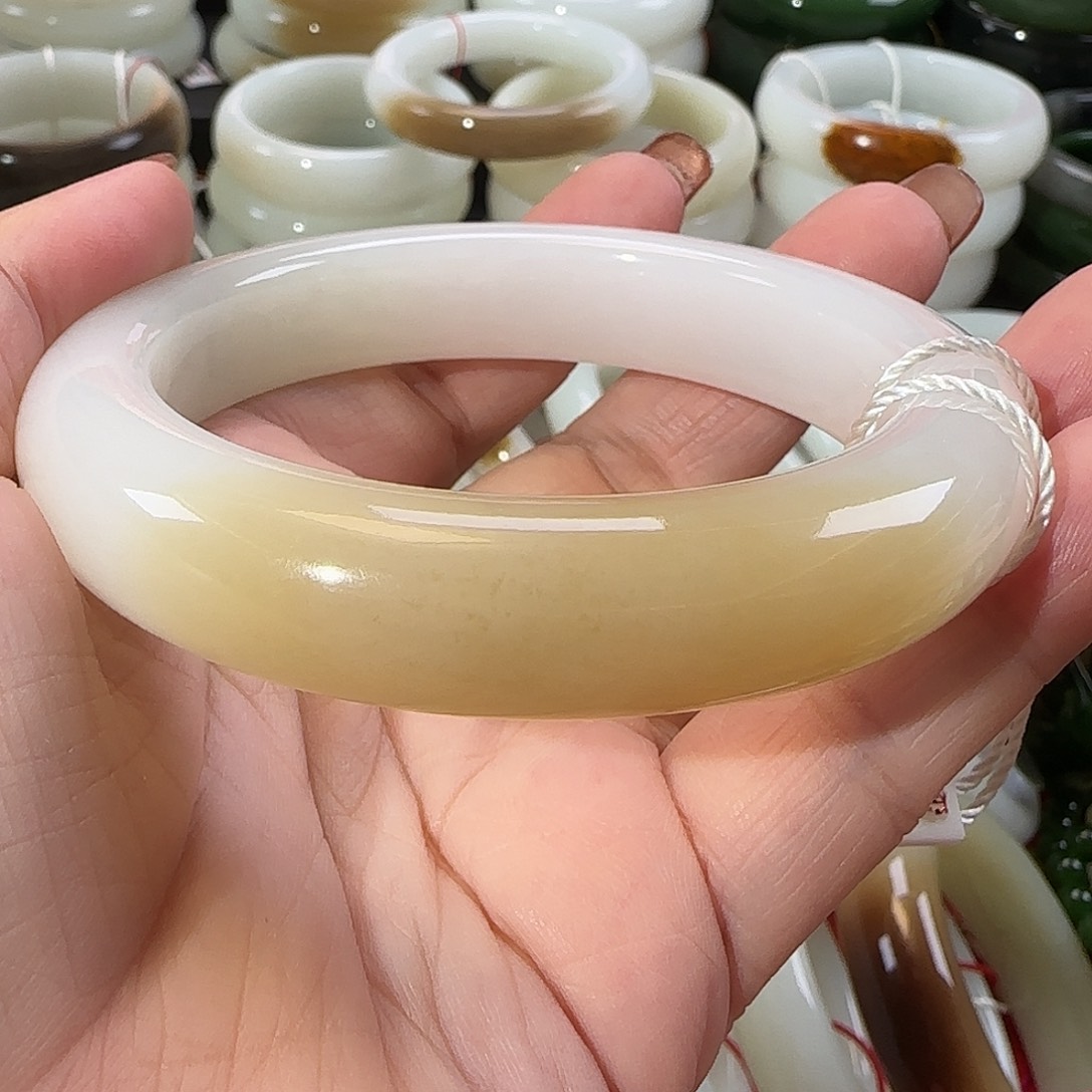 和田玉未镶嵌手镯