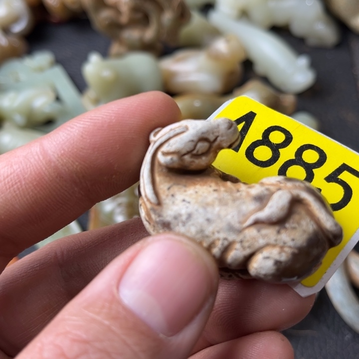 和田玉颈饰未镶嵌咖**子