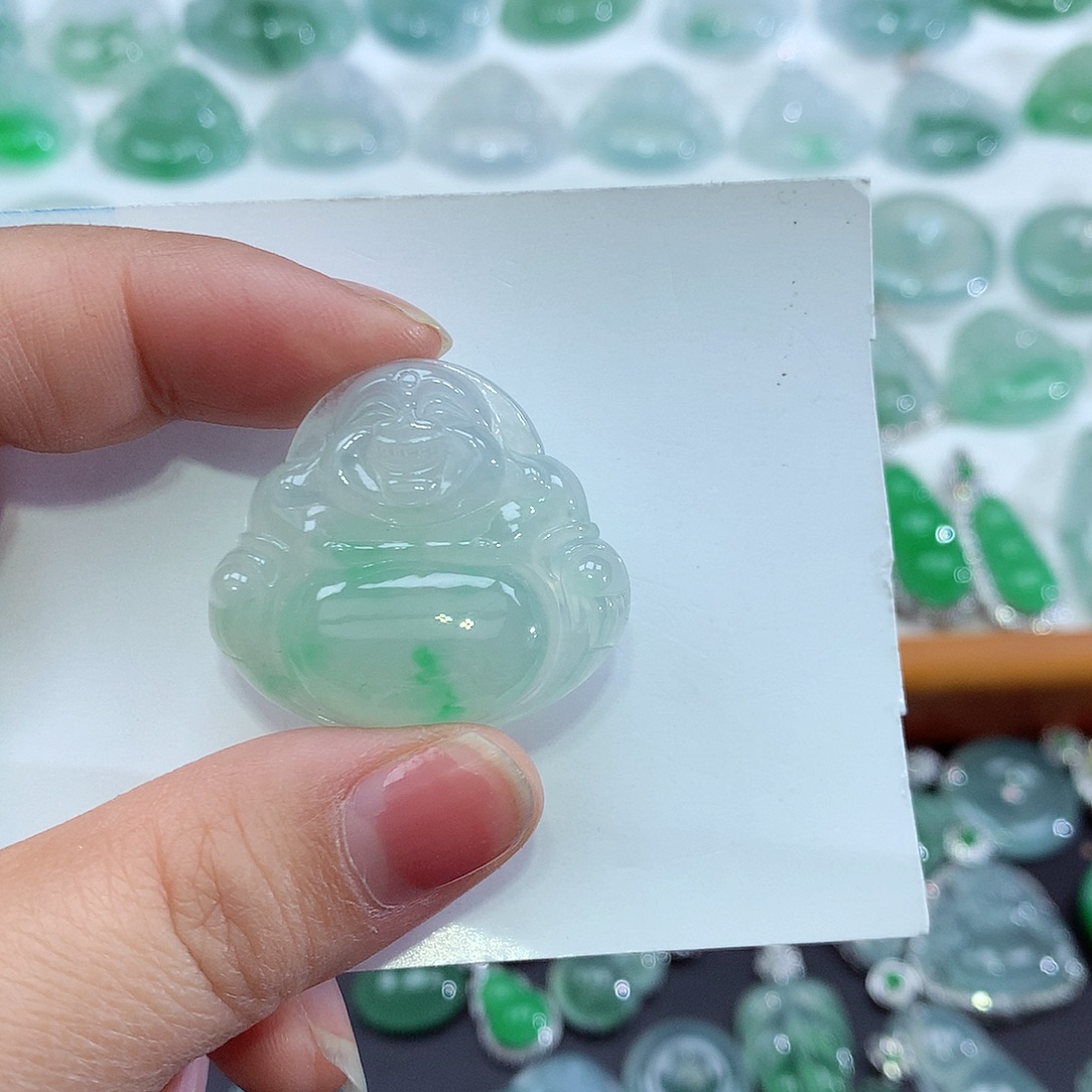 翡翠未镶嵌颈饰佛公