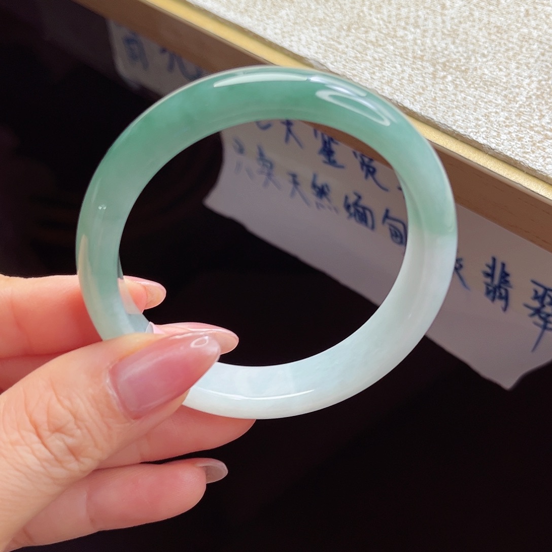 翡翠未镶嵌手镯手镯