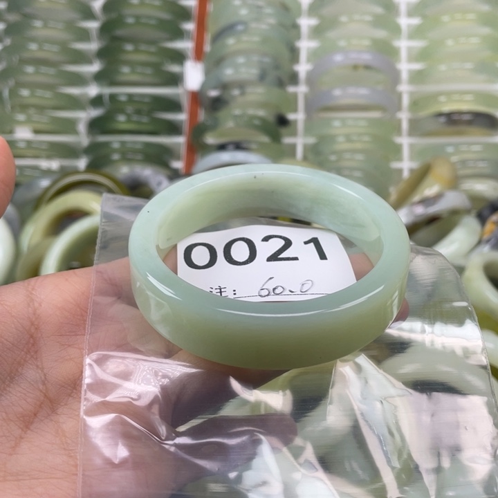 大***真蛇纹石玉未镶嵌手镯