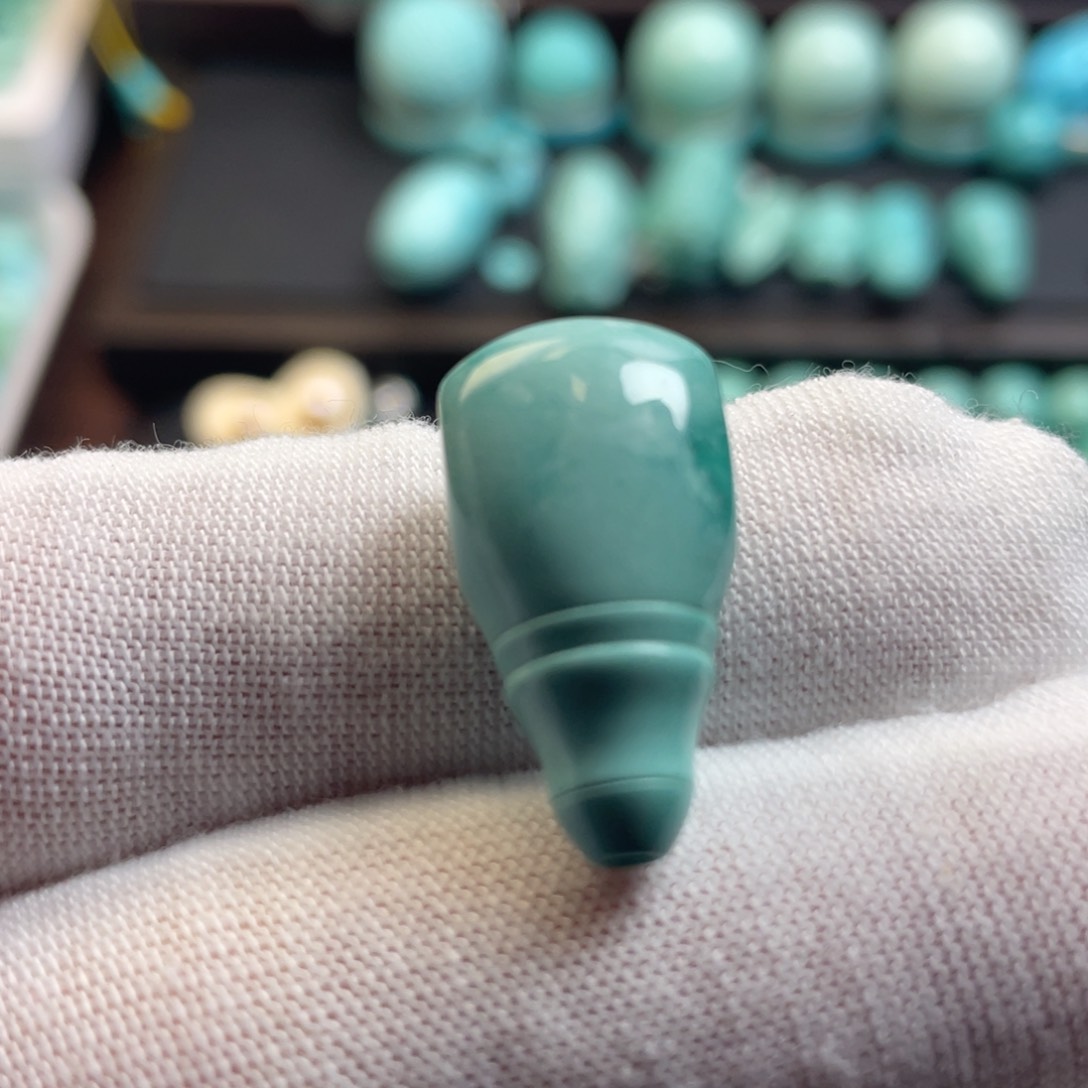 绿松石颈饰未镶嵌奇**界