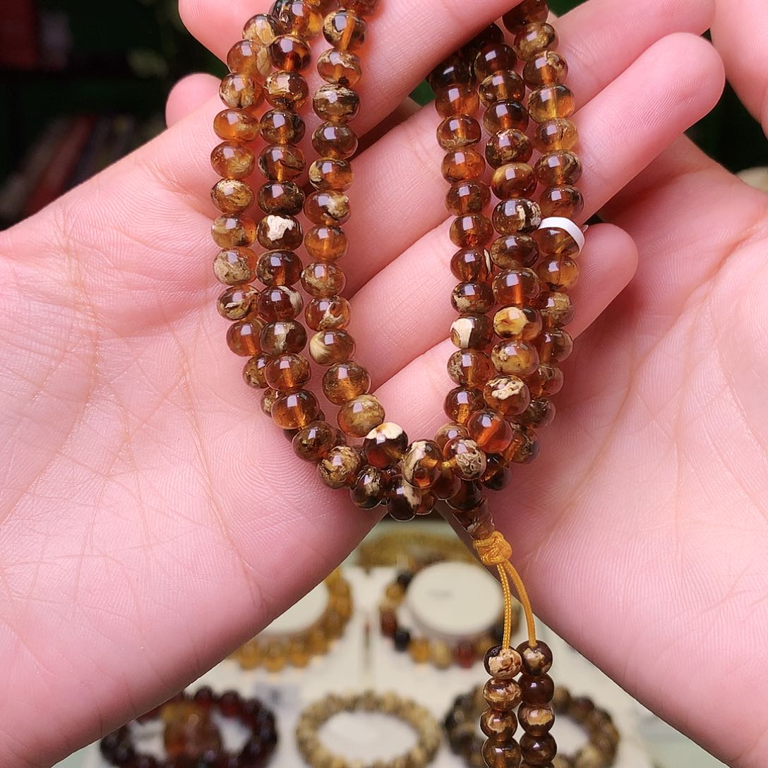 琥珀裸石未镶嵌y****?抚顺琥珀