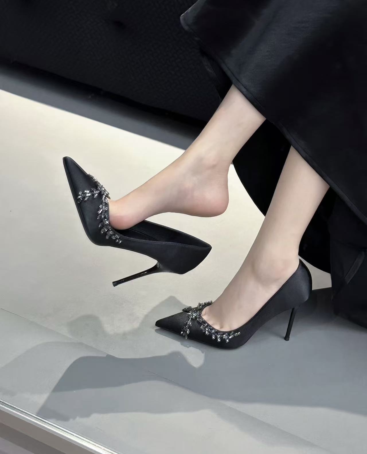 601-800韩版褶皱气质单鞋2025年时尚细跟百搭舒适浅口气质单鞋