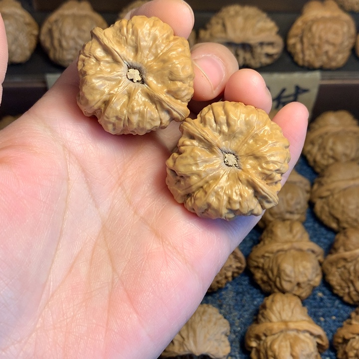 桃核吊坠一****?蛤蟆核桃