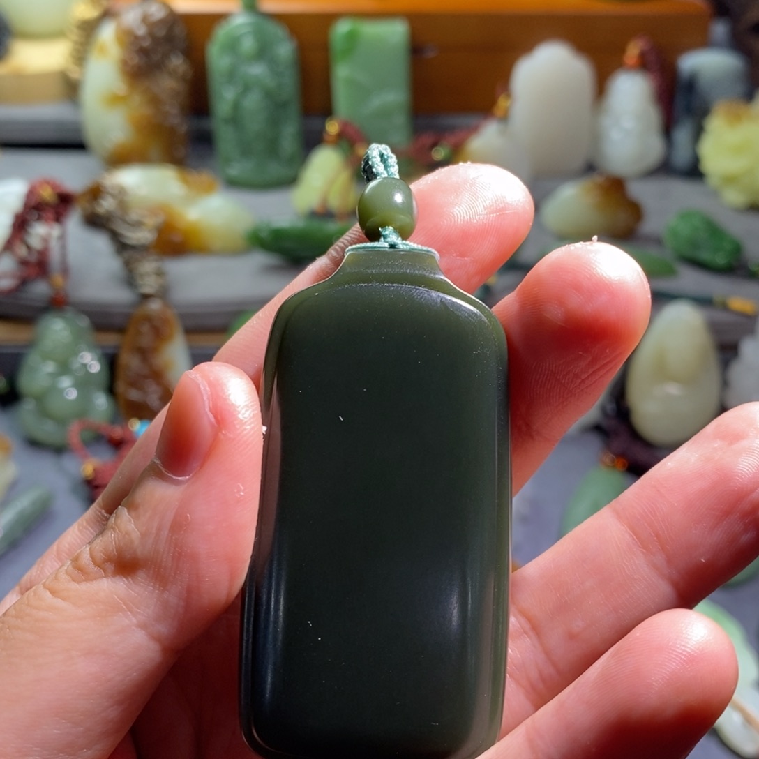 简***尚和田玉未镶嵌颈饰