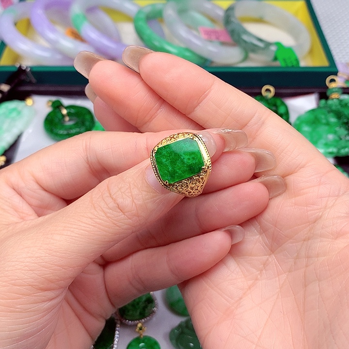 翡翠颈饰银S925镶嵌翡翠