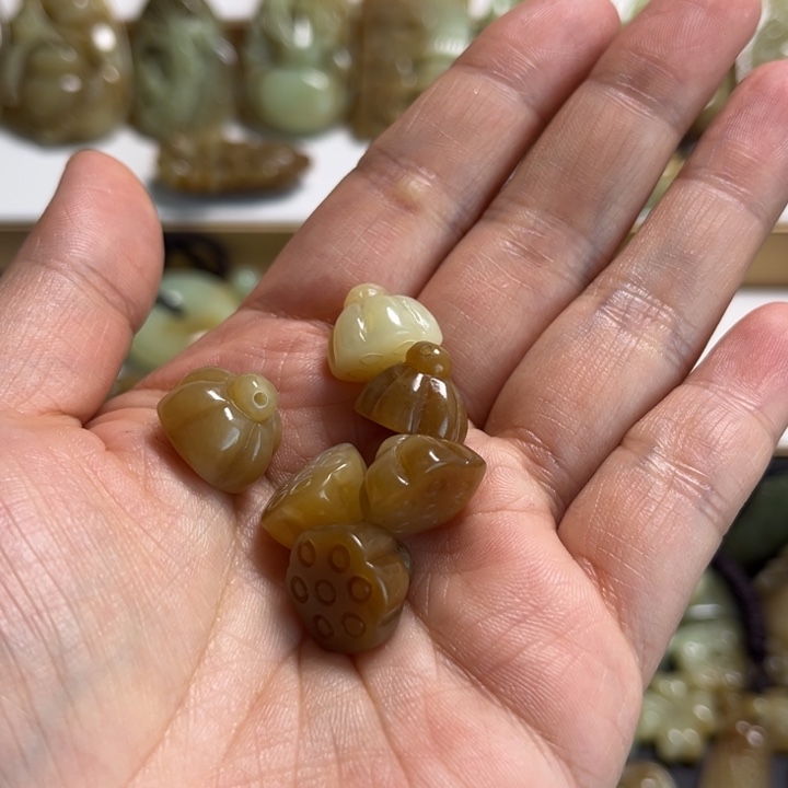 和田玉颈饰未镶嵌史*奇