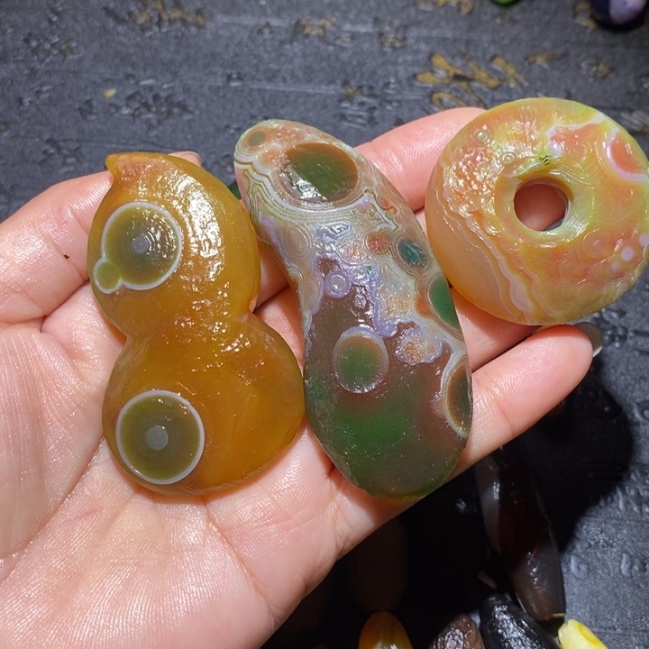 颈饰未镶嵌石英质玉小*头