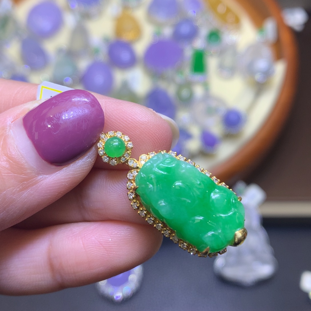 翡翠戒指18K金镶嵌翡翠