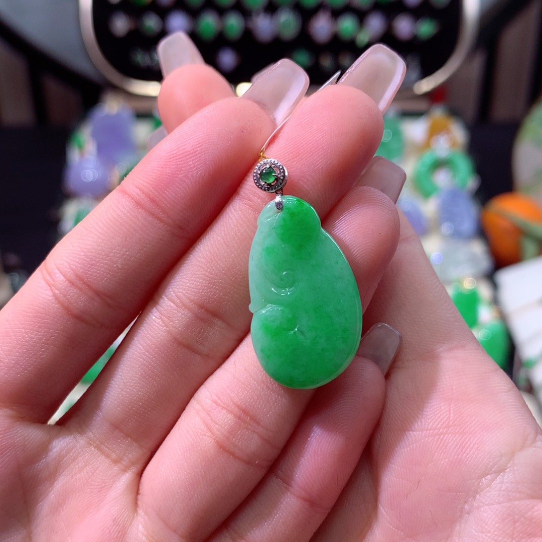 翡翠颈饰18K金镶嵌翡翠