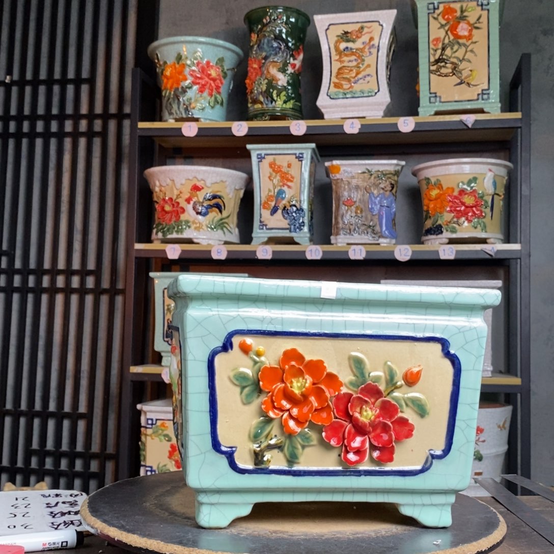 可***园2豆青贴花四方。    