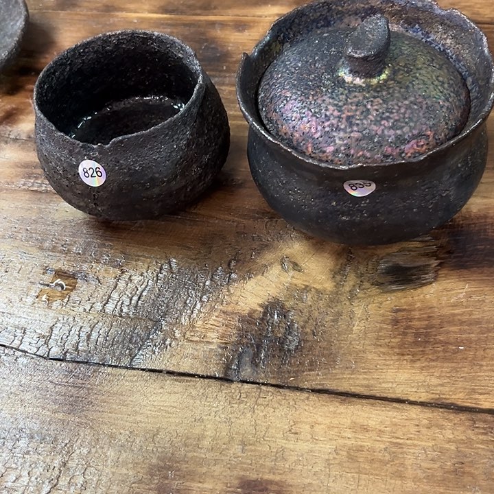 熊****活荥经黑砂盖杯一套