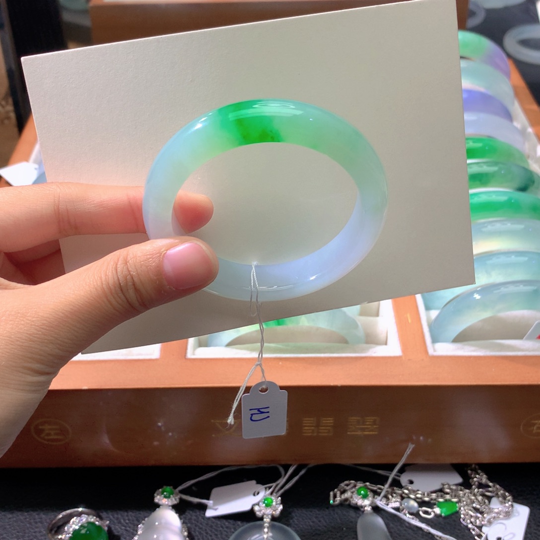 翡翠未镶嵌手镯正圈