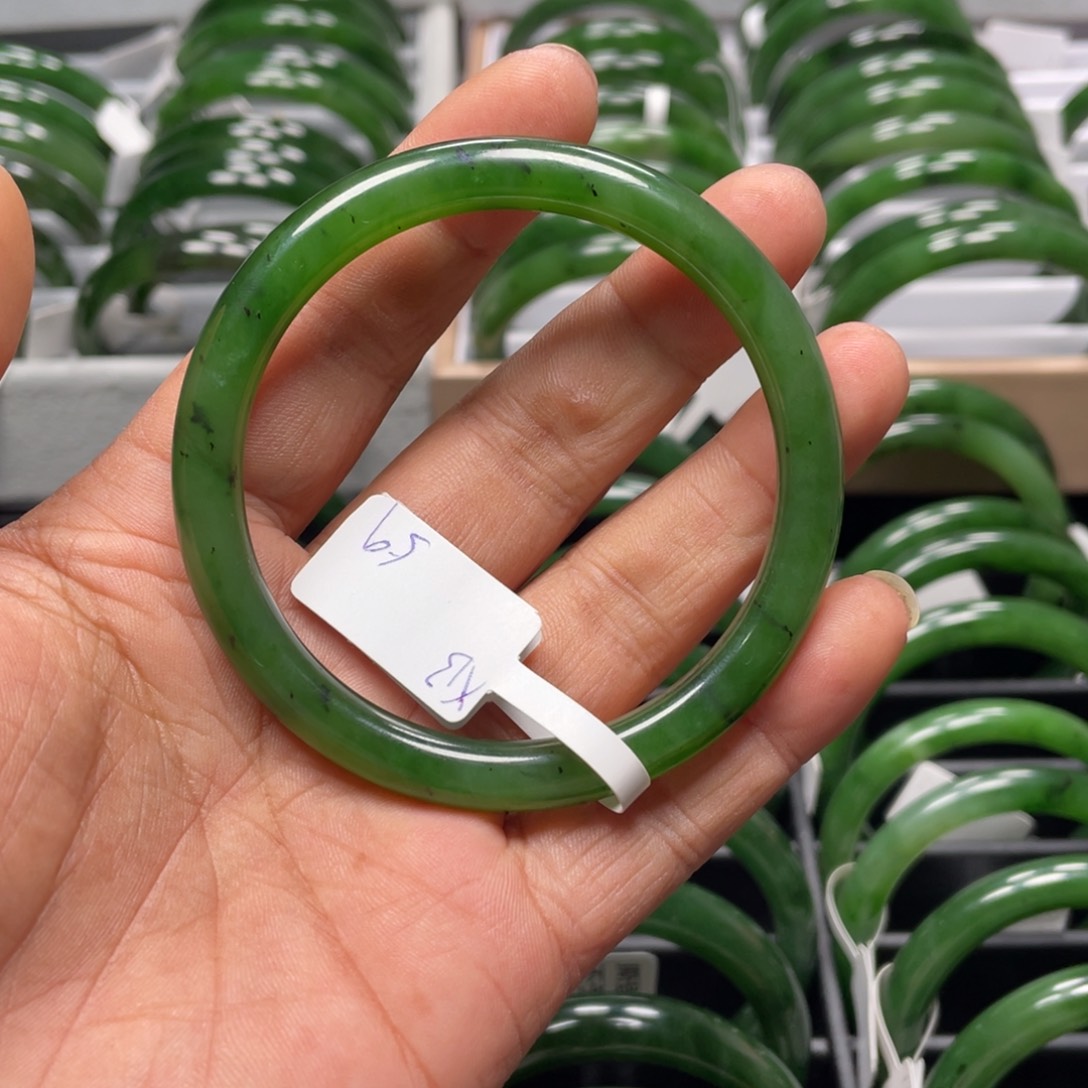 和田玉（碧玉）未镶嵌手镯