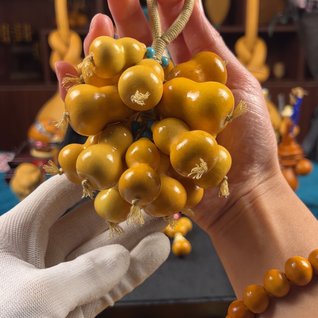 大*这件大衣的设计也