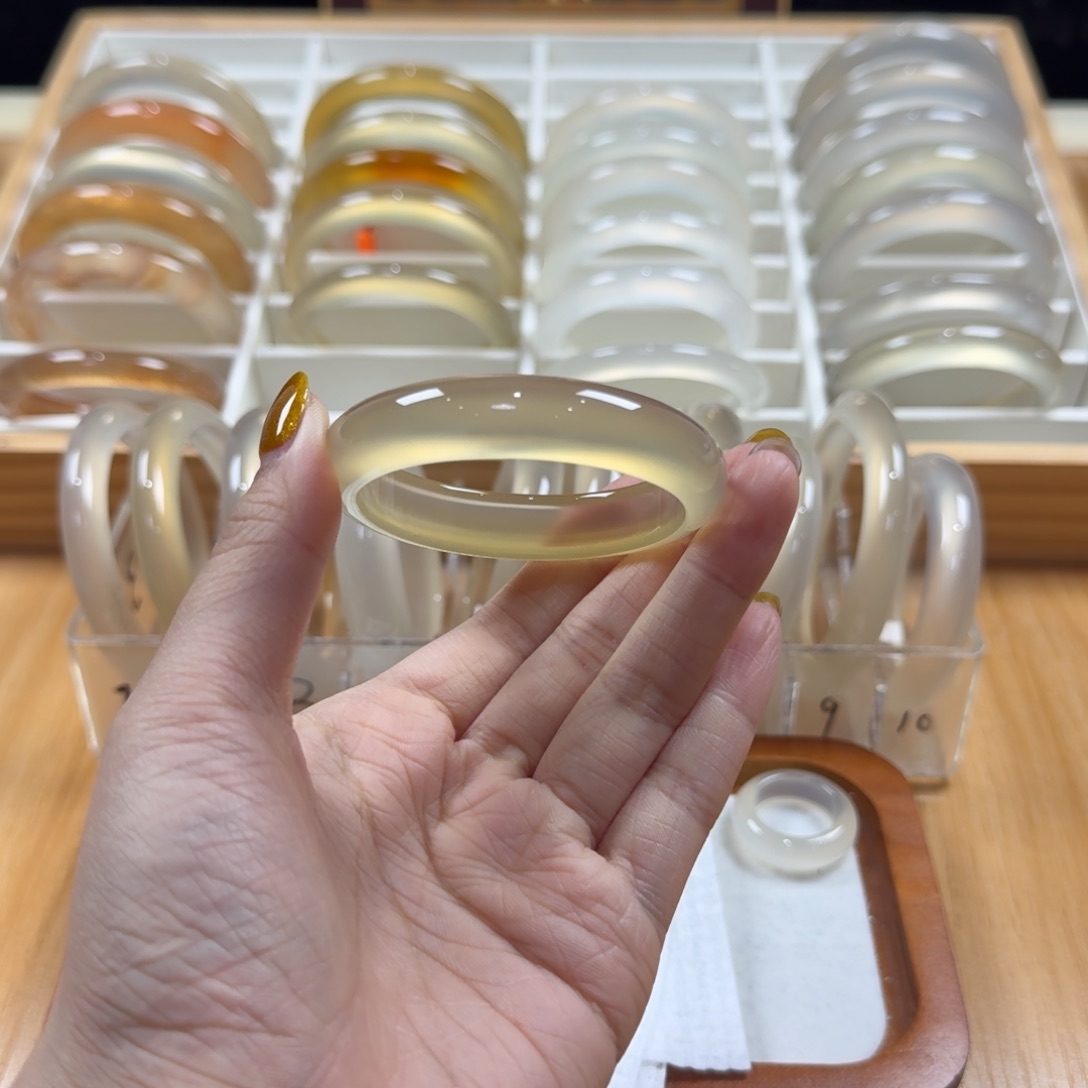 玛瑙/玉髓手镯未镶嵌