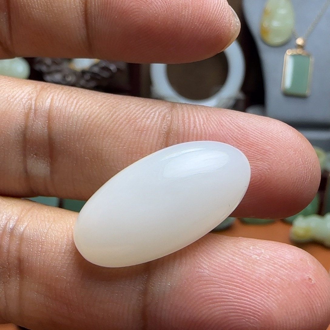 和田玉（糖玉）未镶嵌颈饰且末金山