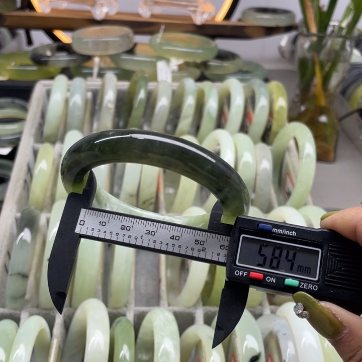 蛇纹石玉手镯未镶嵌226