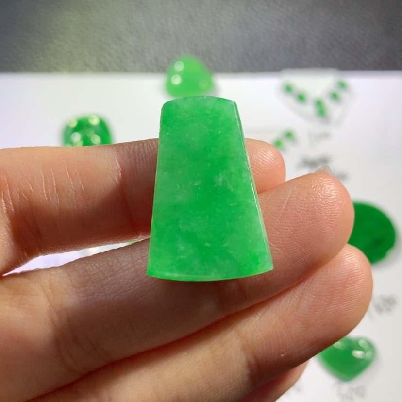 【闪购商品】翡翠吊坠(不含链)未镶嵌