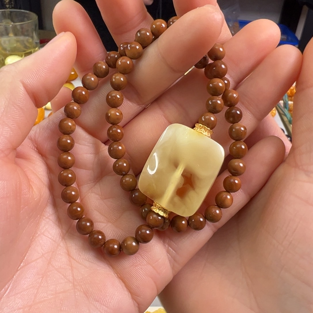 蜜蜡裸石未镶嵌蜜蜡