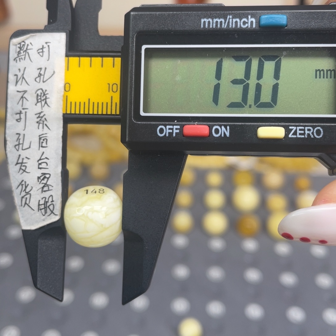 崔***雄蜜蜡未镶嵌裸石122