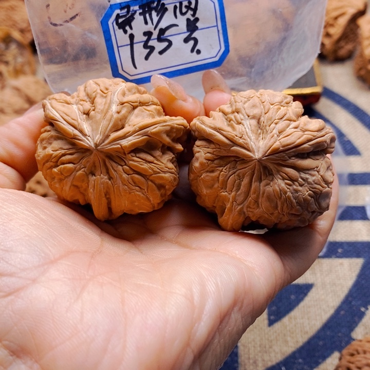 文玩核桃把件闷墩三棱异形