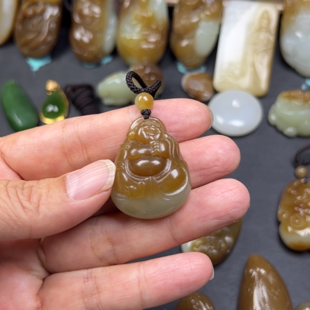 萍***爱和田玉（糖玉）未镶嵌颈饰