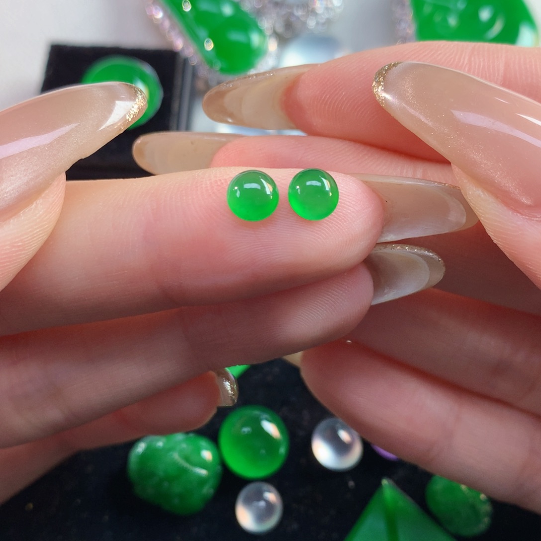 翡翠裸石5.54-2.83一对蛋面