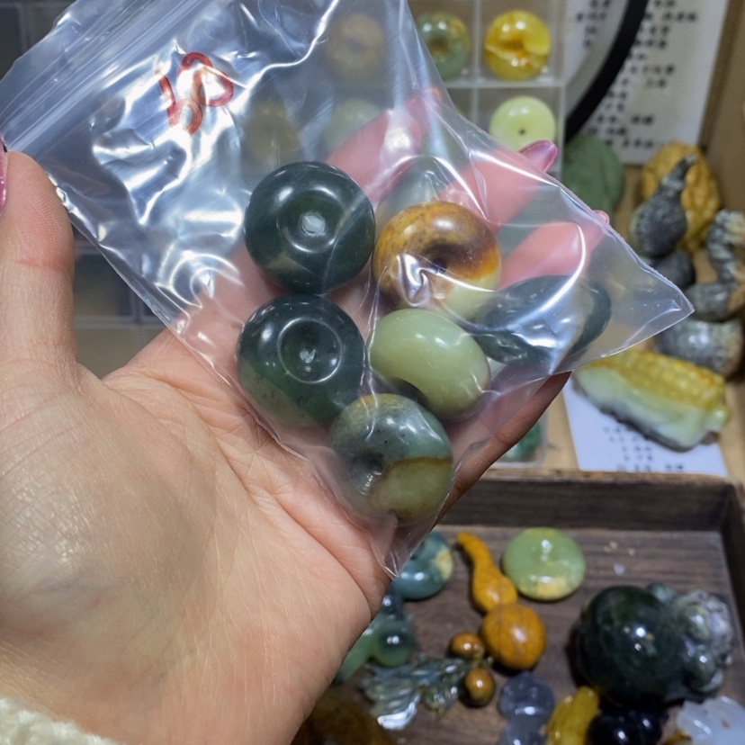 【闪购商品】蛇纹石玉颈饰未镶嵌晚****思68