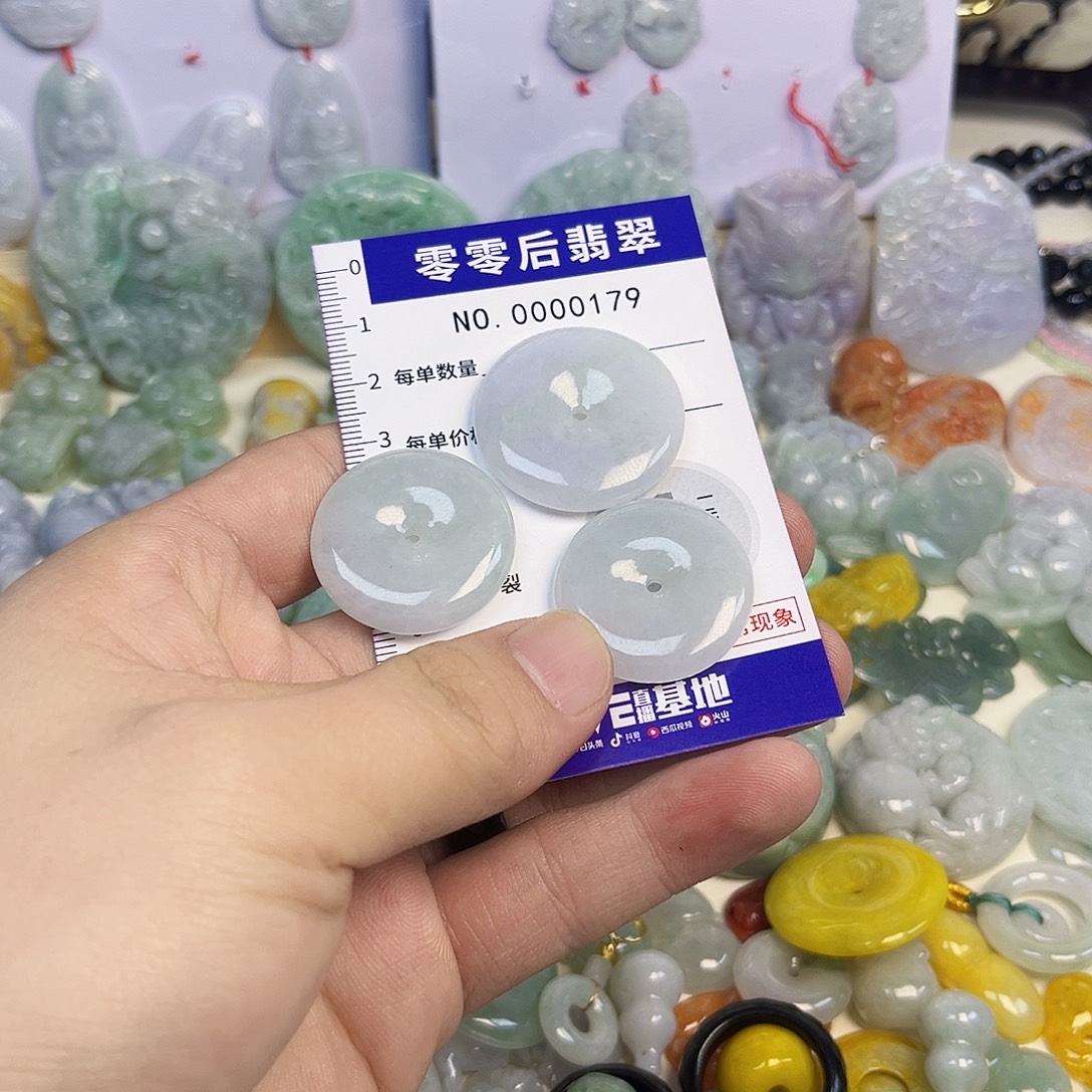 翡翠未镶嵌颈饰hhh