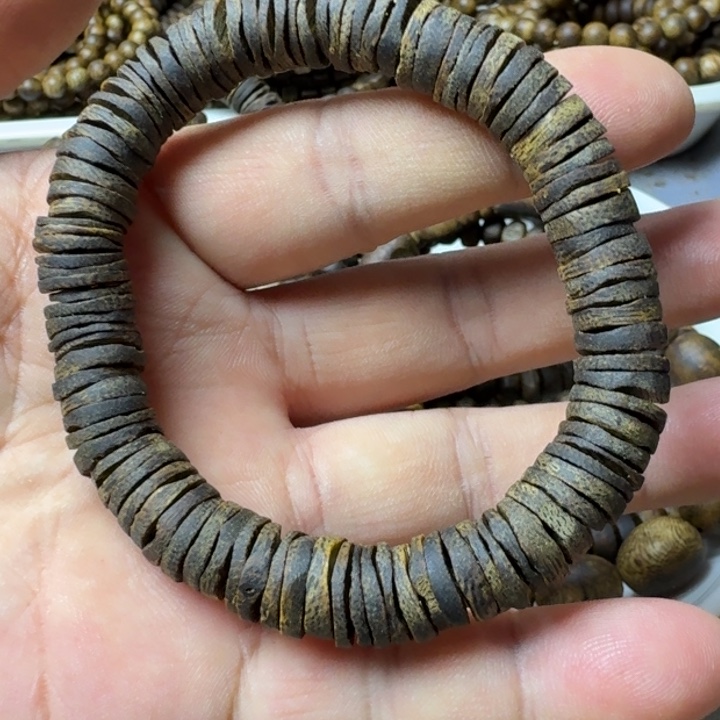 沉香手串芳张勺子手串13克