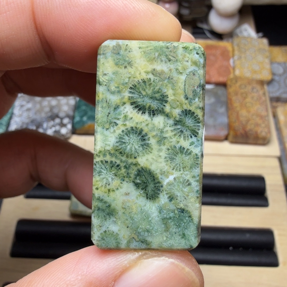 硅化玉未镶嵌纯天然色有机玉石保真色