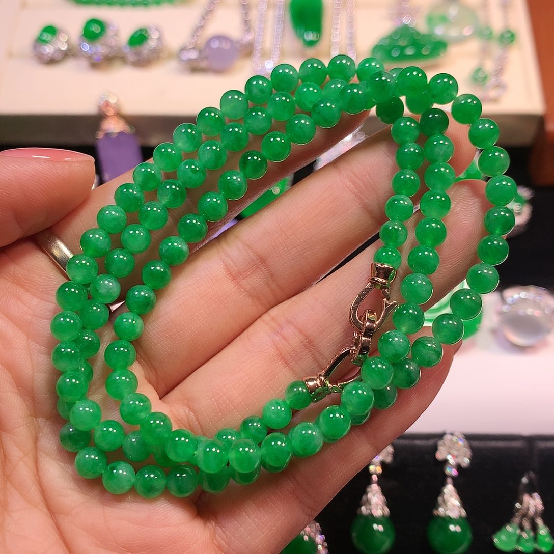 翡翠颈饰未镶嵌淡****妆缅甸翡翠颈链未镶嵌