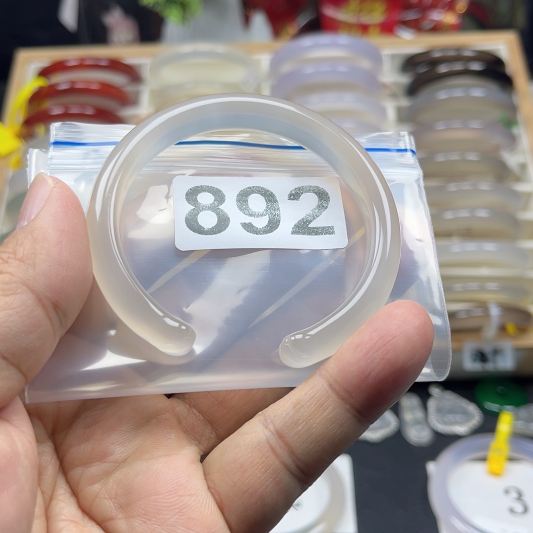 玛瑙/玉髓手镯未镶嵌