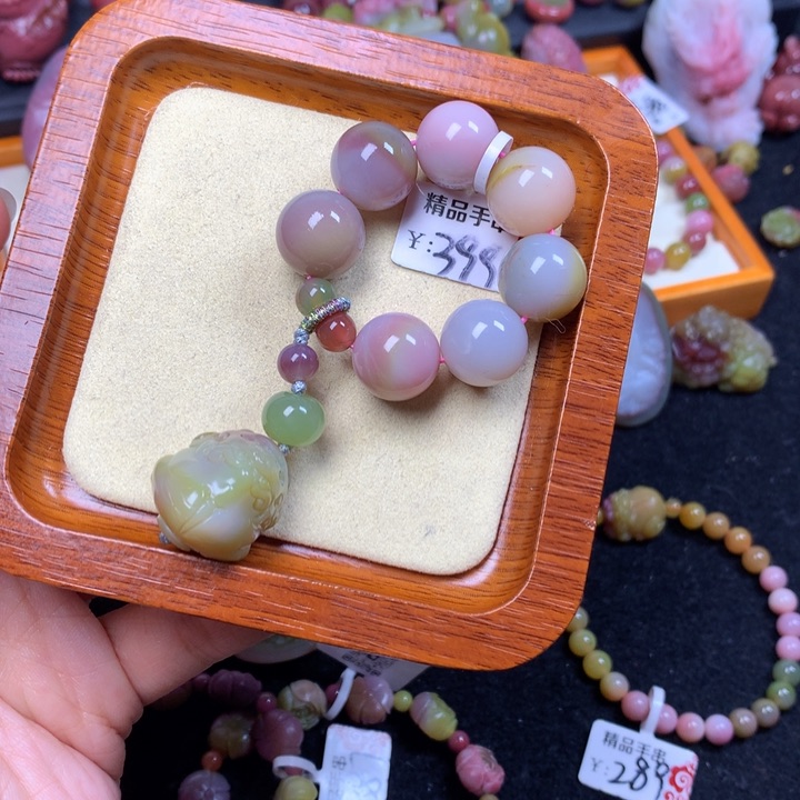 玛瑙/玉髓颈饰未镶嵌