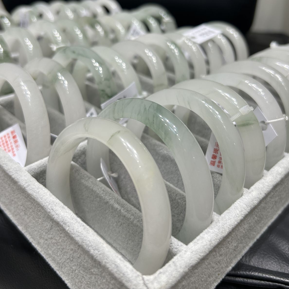 高冰新疆天山翠玉镯天然飘石冰底雪翠多样性发货怕一发一