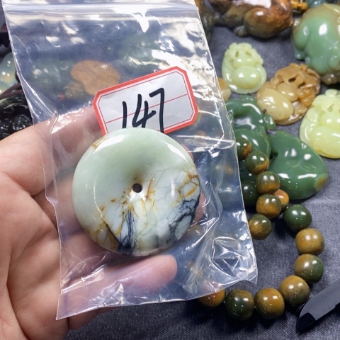 未镶嵌蛇纹石玉颈饰